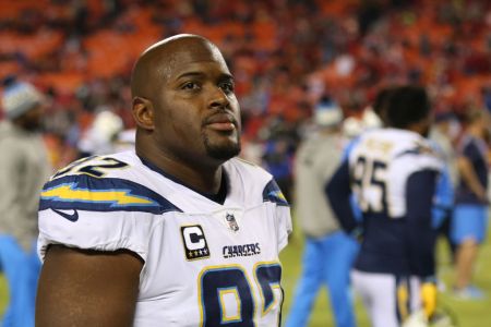 KANSAS CITY, MO - DECEMBER 16: Los Angeles Chargers nose tackle Brandon Mebane (92) before a week 15 NFL game between the Los Angeles Chargers and Kansas City Chiefs on December 16, 2017 at Arrowhead Stadium in Kansas City, MO.  The Chiefs won 30-13. (Photo by Scott Winters/Icon Sportswire via Getty Images)