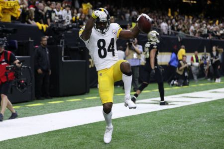 NEW ORLEANS, LOUISIANA - DECEMBER 23: Antonio Brown #84 of the Pittsburgh Steelers reacts after a touchdown against the New Orleans Saints during the second half at the Mercedes-Benz Superdome on December 23, 2018 in New Orleans, Louisiana. (Photo by Chris Graythen/Getty Images)