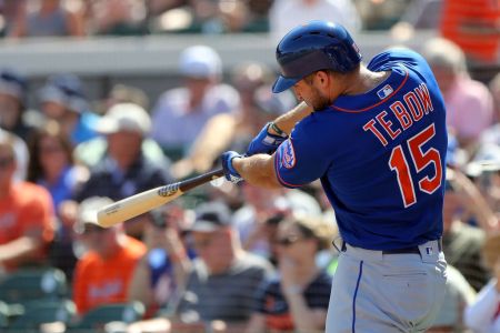 LAKELAND, FL - MARCH 01: Tim Tebow (15) of the Mets warms up while in the on deck circle during the spring training game between the New York Mets and the Detroit Tigers on March 01, 2019 at Joker Marchant Stadium in Lakeland, Florida. (Photo by Cliff Welch/Icon Sportswire via Getty Images)