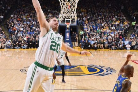 OAKLAND, CA - MARCH 5: Gordon Hayward #20 of the Boston Celtics shoots the ball against the Golden State Warriors on March 5, 2019 at ORACLE Arena in Oakland, California (Photo by Garrett Ellwood/NBAE via Getty Images)