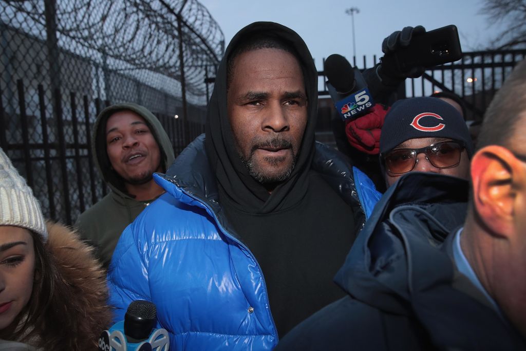 CHICAGO, ILLINOIS - FEBRUARY 25: R&B singer R. Kelly leaves the Cook County jail after posting $100 thousand bond on February 25, 2019 in Chicago, Illinois.  Kelly was being held after turning himself in to face ten counts of aggravated sexual abuse.  (Photo by Scott Olson/Getty Images)