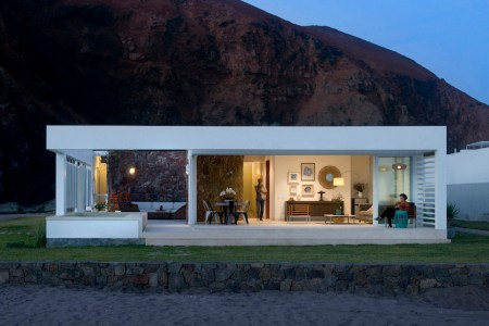 Today in Cabin Porn: The Exhibitionist’s Dream Home