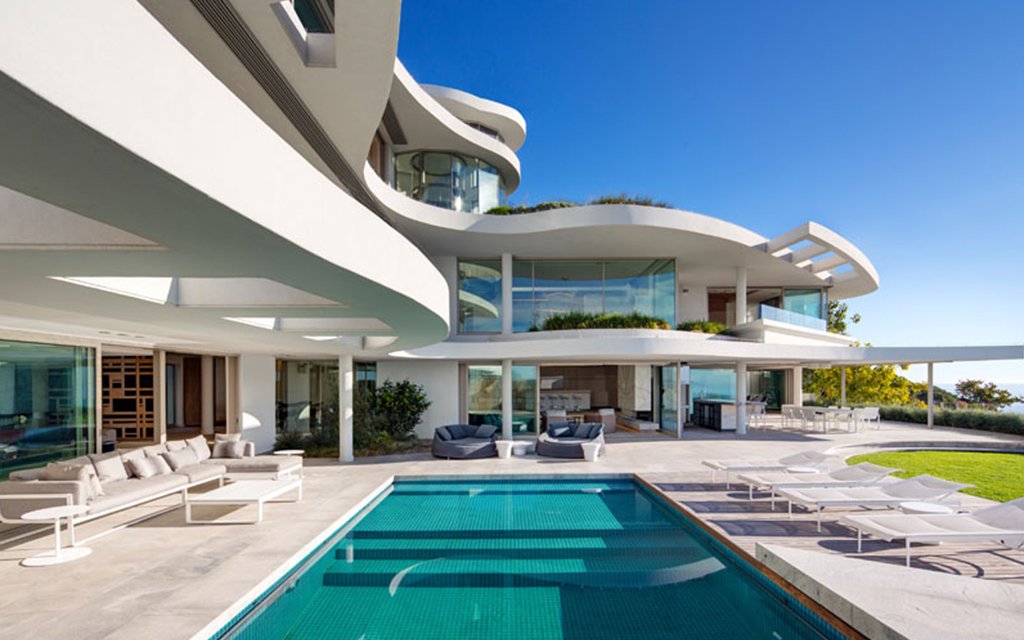 Today in House Porn: A Sprawling Seaside Cape Town Villa