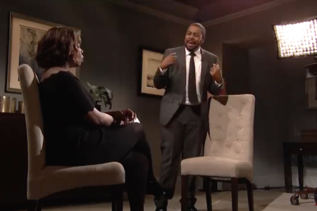 'SNL' cast member Keenan Thompson re-creates singer R. Kelly's epic meltdown earlier this week in an interview with CBS host Gayle King, portrayed by Leslie Jones. (Screenshot credit: NBC SNL)