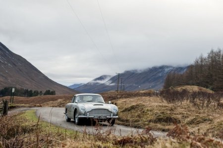 Aston Martin Is Building 28 ‘Goldfinger’ DB5s, Gadgets Included