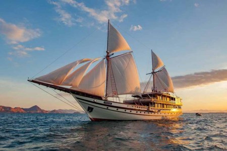 This Sailboat-Yacht Hybrid Is the Best Way to Island-Hop Indonesia