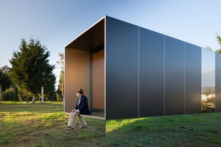 “Floating” Cabins Are Actually Just a Deceitful Illusion