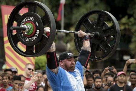 Hafthor Julius Bjornsson lifting weights (NOEL CELIS/AFP/Getty Images)
