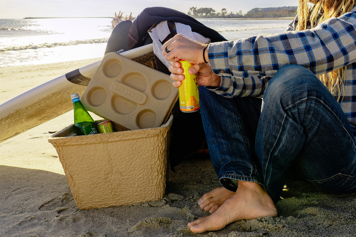 Recool is a biodegradable, affordable replacement for Styrofoam coolers.