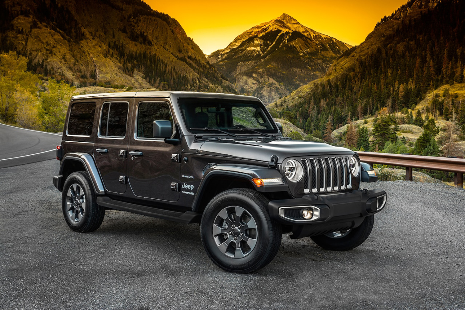 Dealerships across the U.S. are slashing prices on 2018 Jeep Wranglers.