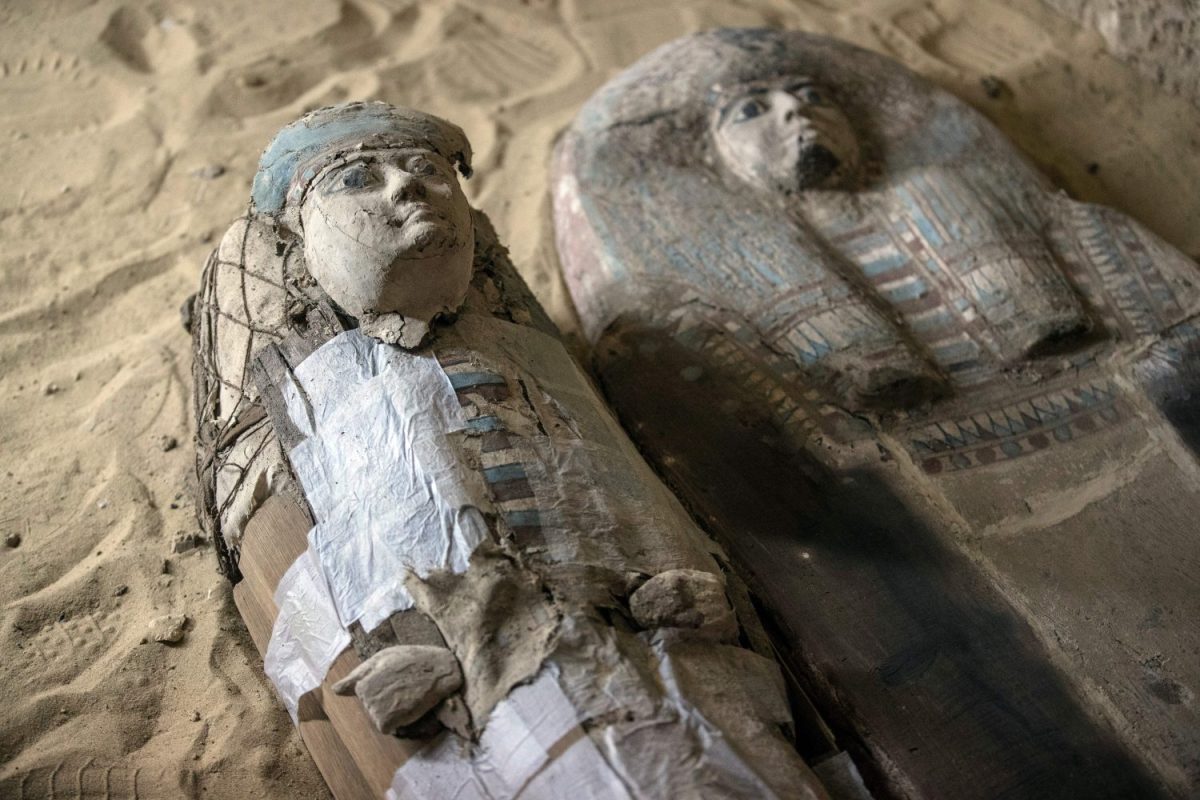 Tombs discovered in Giza