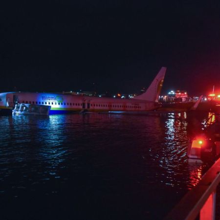 Boeing 737 Slides Off Runway Into River in Florida