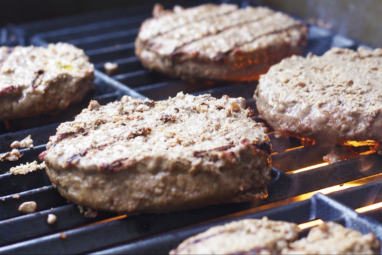 Burgers on a grill. (Tesa Robbins from Pixabay)