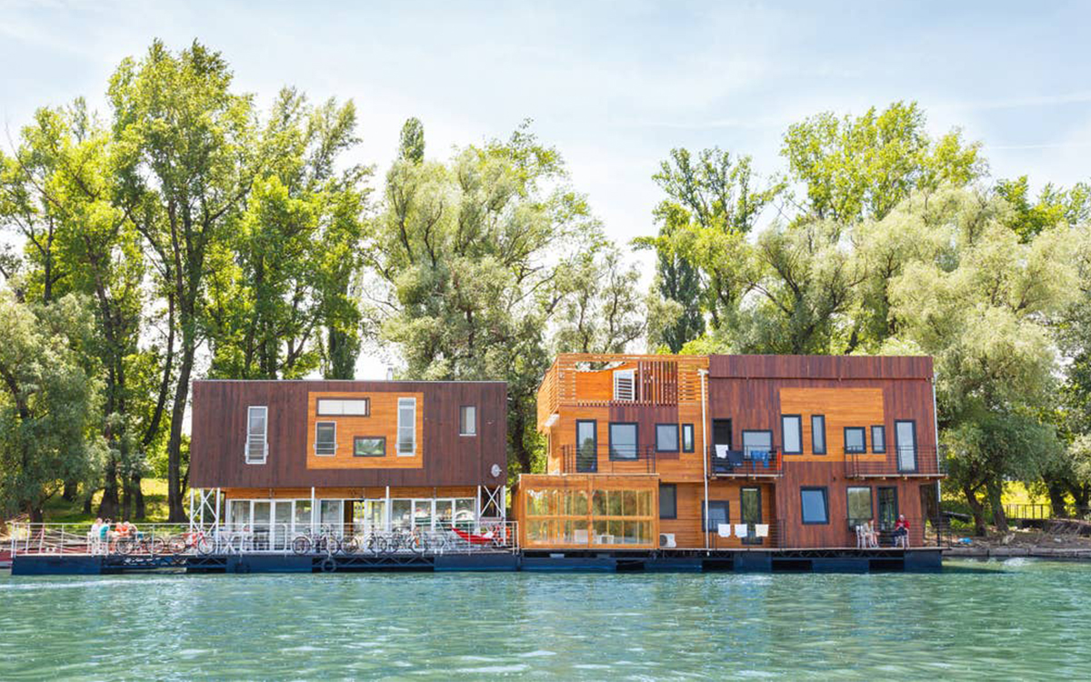 Best Waterfront Rentals on Airbnb