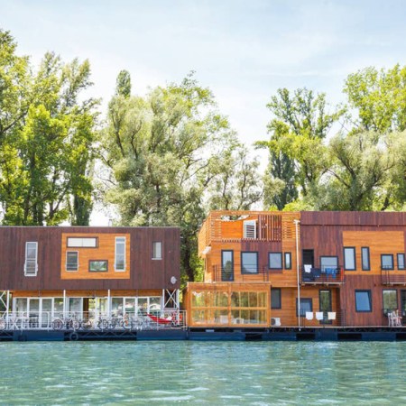 Best Waterfront Rentals on Airbnb
