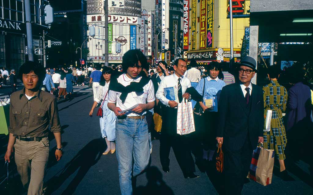 Haunting Photos Show the Gritty Side of 1970s Tokyo - InsideHook