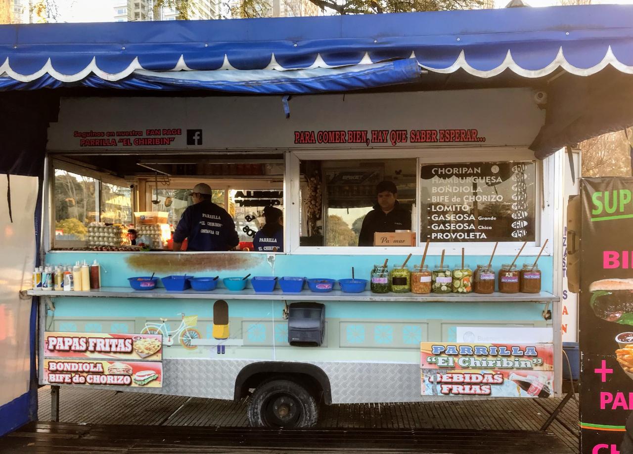 A choripan cart on the waterfront in Buenos Aires. (InsideHook)