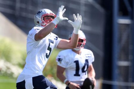 QB Danny Etling plays receiver at Patriots training camp