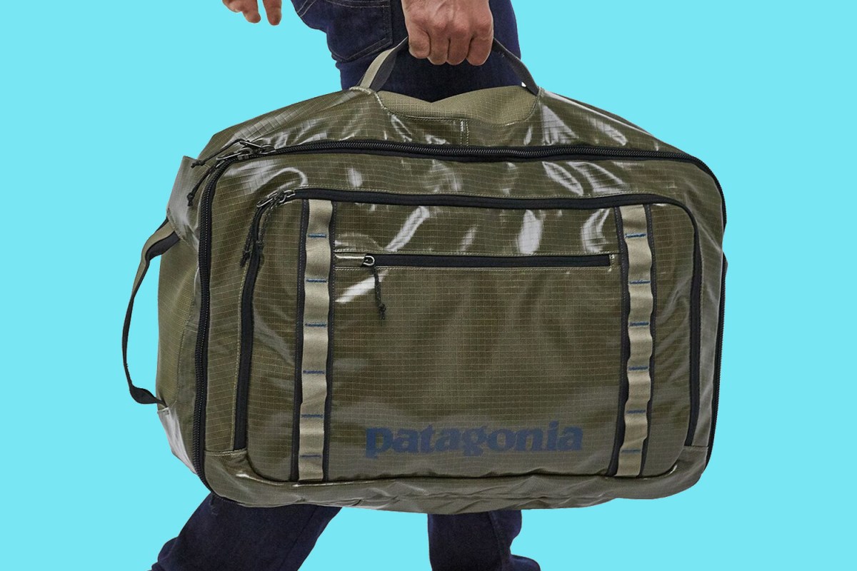bags like patagonia Black Hole Mini MLC 30L Birch White wallet and smartphone We blinked and the 2025/26