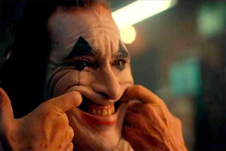U.S. Movie Theaters Ban Masks from “Joker” Screenings