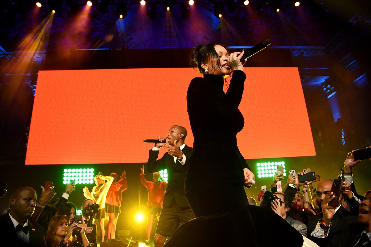 Rihanna Turned Down Super Bowl Halftime Show, Cites Colin Kaepernick