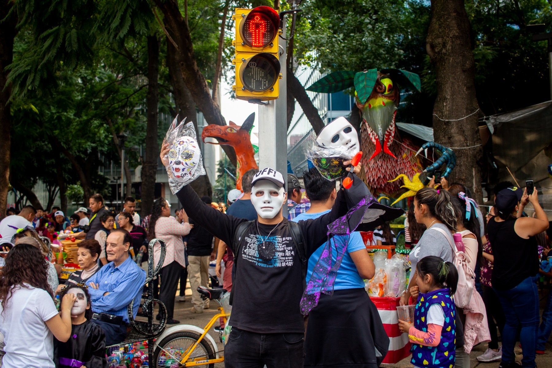 If you walk around Mexico City on any day you’ll be struck the volume of people selling things out in the street. The parades only serve to magnify this phenomenon, with countless vendors selling Día de Muertos-themed foods and costumes.