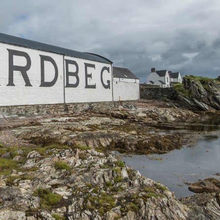 Discovering Islay: A Whisky-Lover’s Guide to the UK’s Most Charming Escape