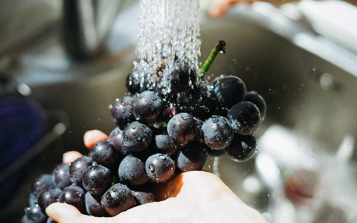 Does Rinsing Fruit and Vegetables Actually Do Anything?