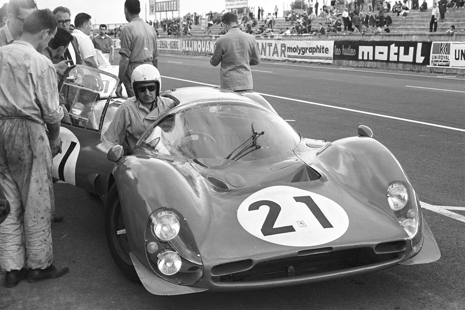 <strong>Ferrari 330 P3 </strong><br><strong>Car numbers: </strong>20 and 21<br>While Ford officially entered eight cars in the race, Ferrari only entered two with the teams of Lorenzo Bandini and Jean Guichet (No. 21), and Ludovico Scarfiotti and Mike Parkes (No. 20). Neither cars finished the race.