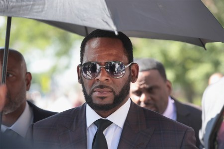 R&B singer R. Kelly leaves the Leighton Criminal Courts Building following a hearing on June 26, 2019 in Chicago, Illinois.