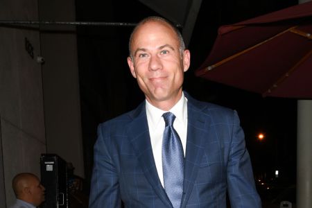 Prosecutors: Avenatti Googled "Insider Trading" Before Nike Meeting