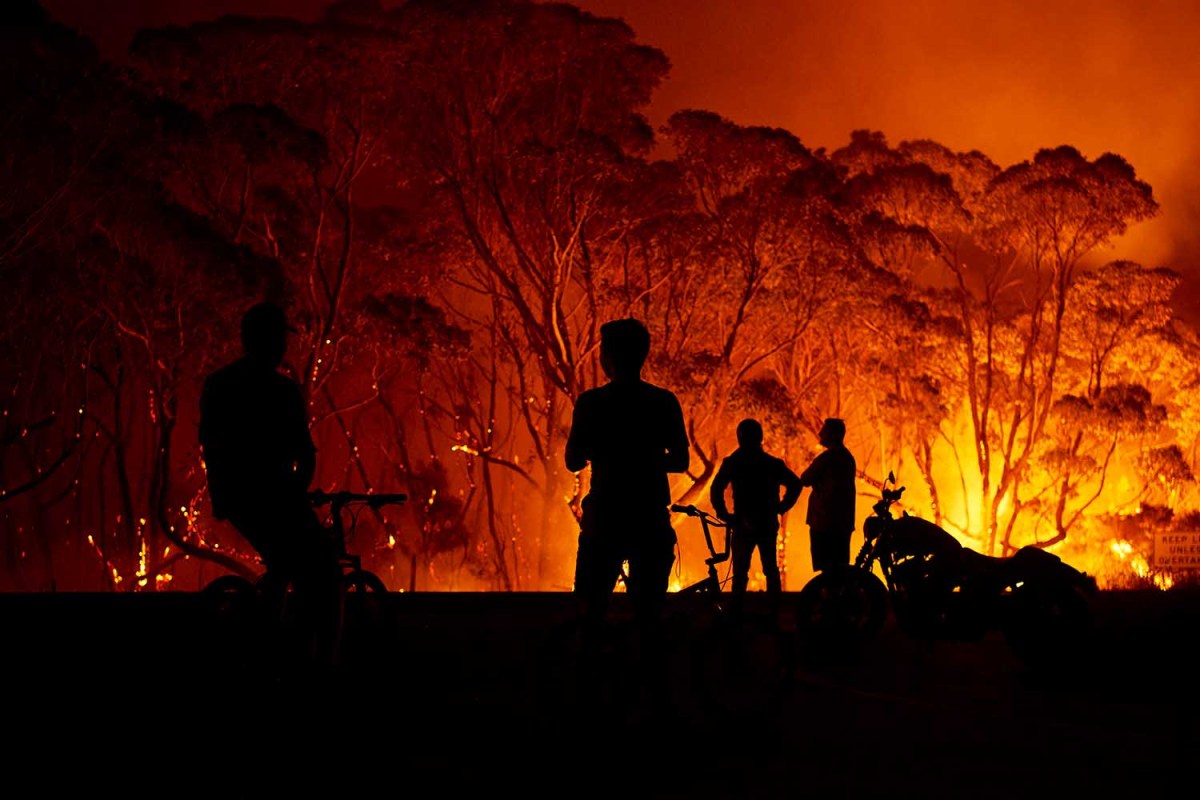 Flames burn through bush in Lake Tabourie, Australia