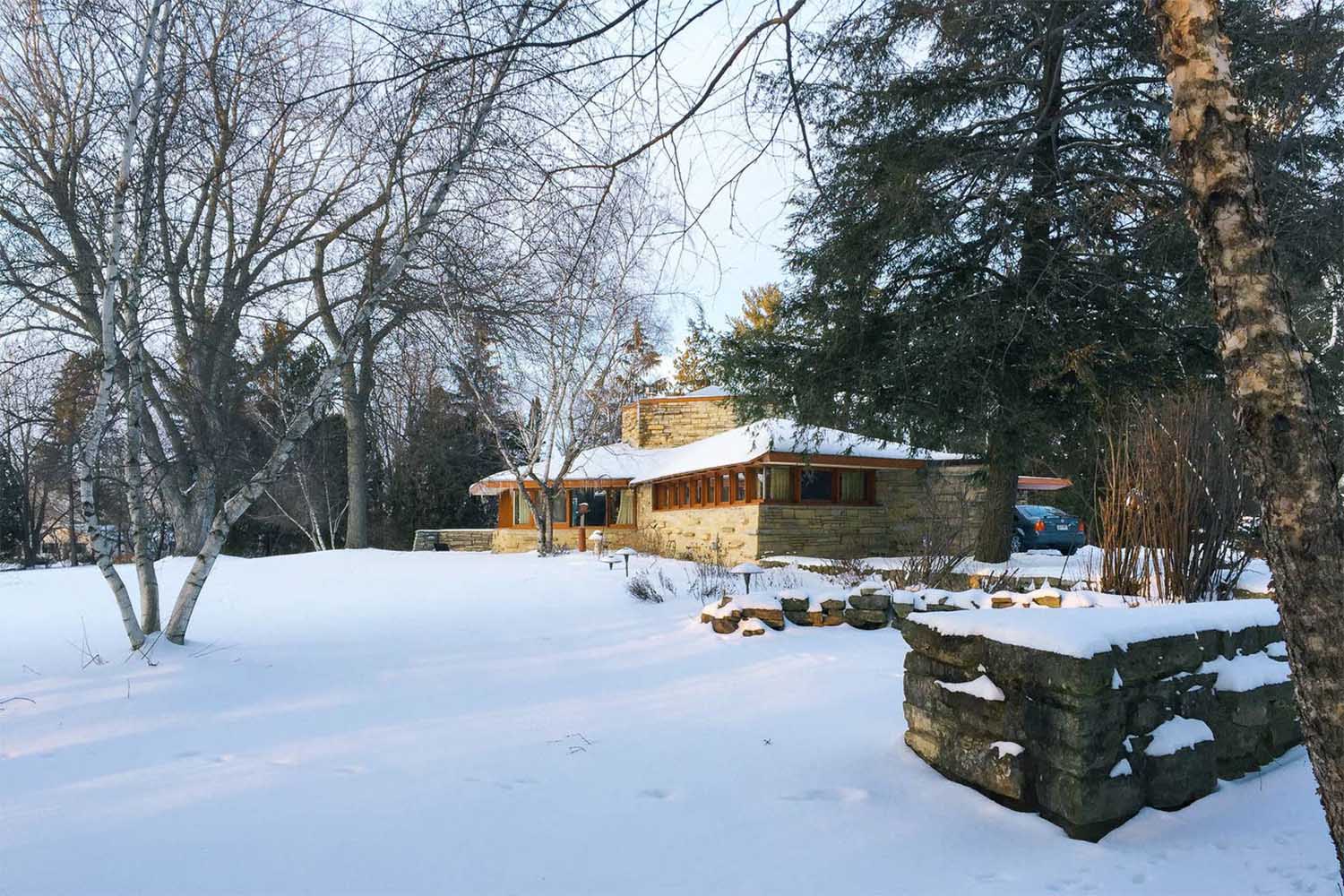 Five Frank Lloyd Wright Homes You Can Rent Near Chicago