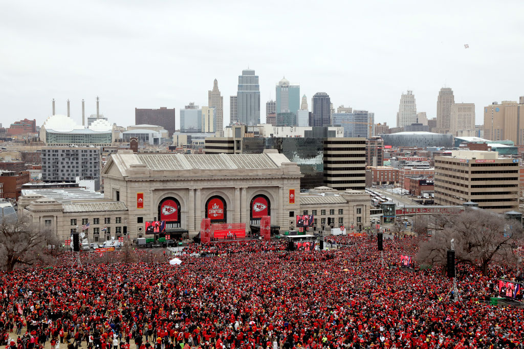 Car Chase Along Kansas City Chiefs' Parade Route Ends in Arrests