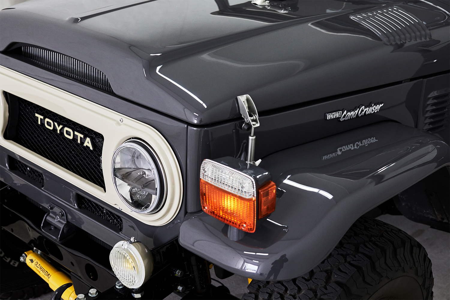 Front end of a Toyota Land Cruiser