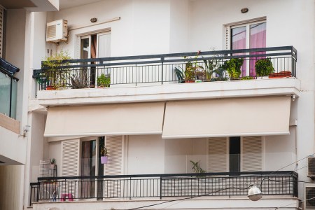 A French Man Decided to Run 26.2 Miles on His Balcony