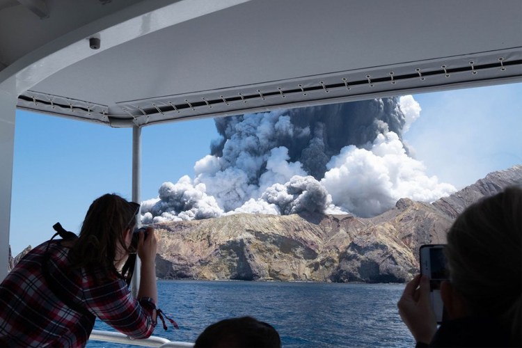 Inside the Catastrophic Eruption on Whakaari / White Island - InsideHook