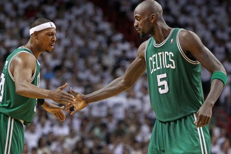 2008 Celtics Paul Pierce and Kevin Garnett