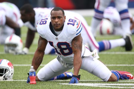Percy Harvin warming up with the Bills in 2015. (Tom Szczerbowski/Getty)