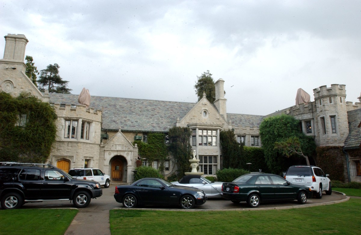 playboy mansion address los angeles - Ilustrasi 3