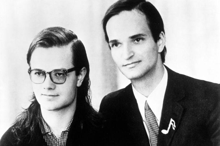 Florian Schneider and  Ralph Hutter of the German electronic group Kraftwerk pose for a portrait circa 1973. (Photo by Franck/Kraftwerk/Getty Images)