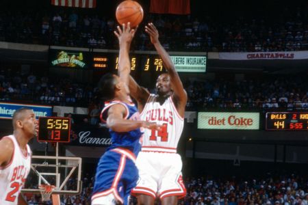Craig Hodges of the Chicago Bulls shoots against the New York Knicks during an NBA basketball game circa 1992 at Chicago Stadium in Chicago, Illinois. Hodge played for the Bulls from 1988-92. (Photo by Focus on Sport/Getty Images)