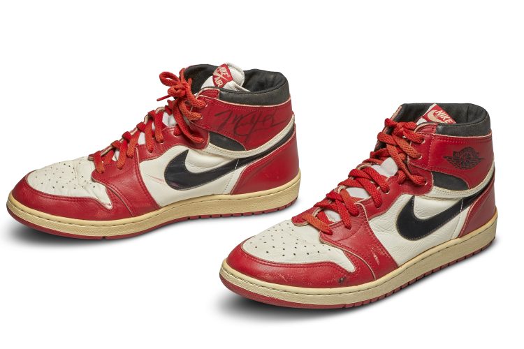 entrega a domicilio medio Riego Michael Jordan Game-Worn Nike Air Jordan 1s Up for Auction ...