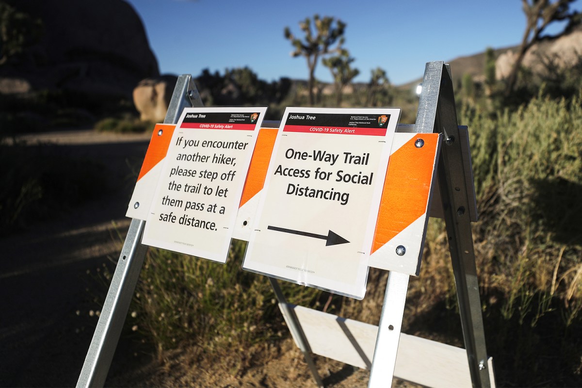 A social distancing sign in Joshua Tree National Park