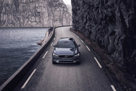 Volvo V90 B6 AWD Cross Country in Thunder Grey