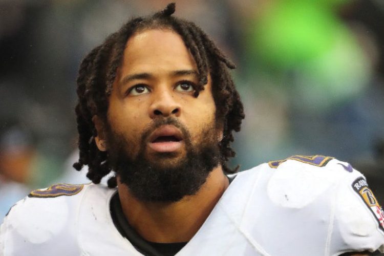 Report: NFL Star Earl Thomas Held at Gunpoint by Wife After Affair
