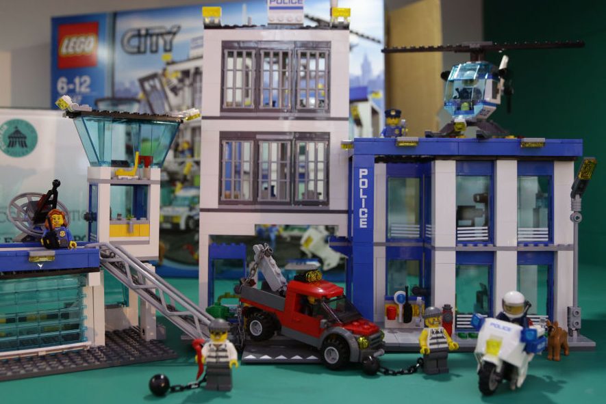 LEGO Asks Retail Partners Not to Promote Police Playsets