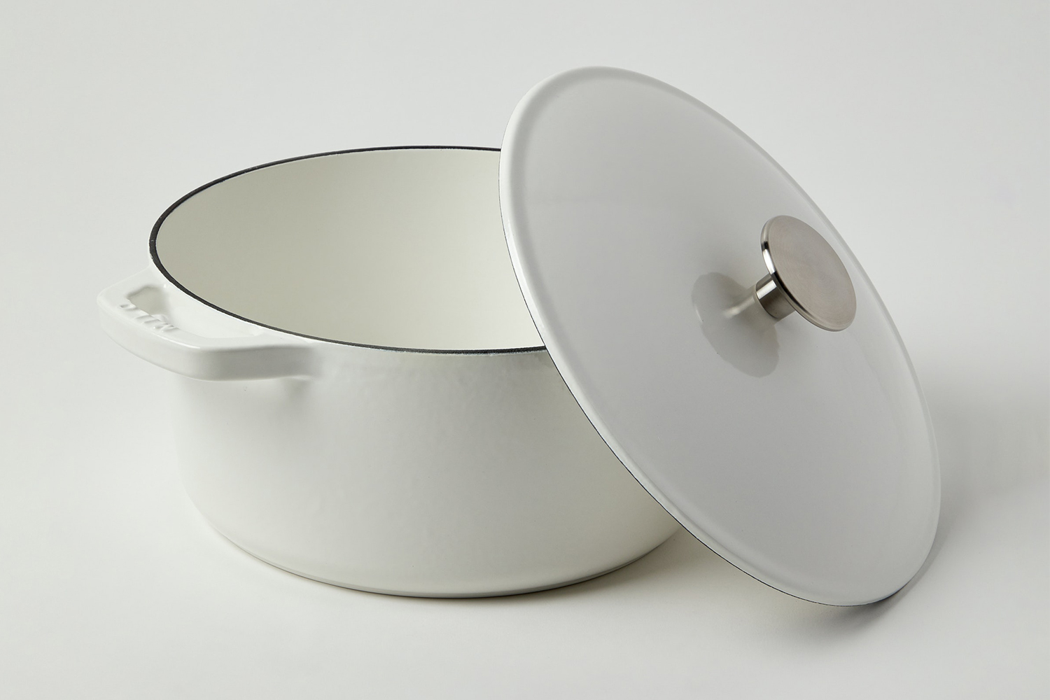 Milo Dutch Oven in eggshell white