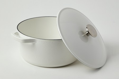 Milo Dutch Oven in eggshell white