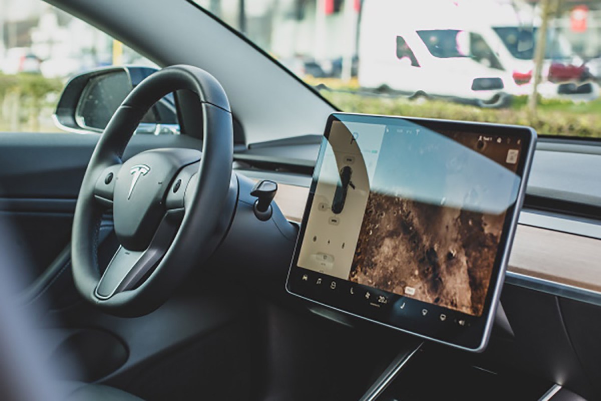 Why Do So Many Drivers Hate Touchscreens? InsideHook